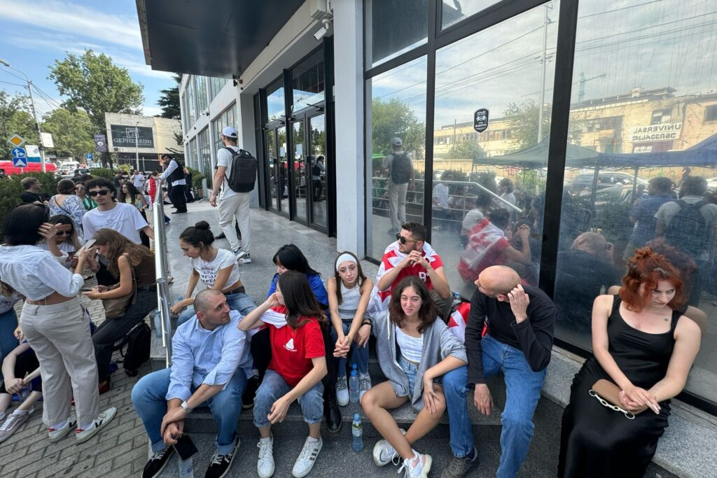 https://oc-media.org/striking-employees-stage-sit-in-outside-evolution-georgia-offices/